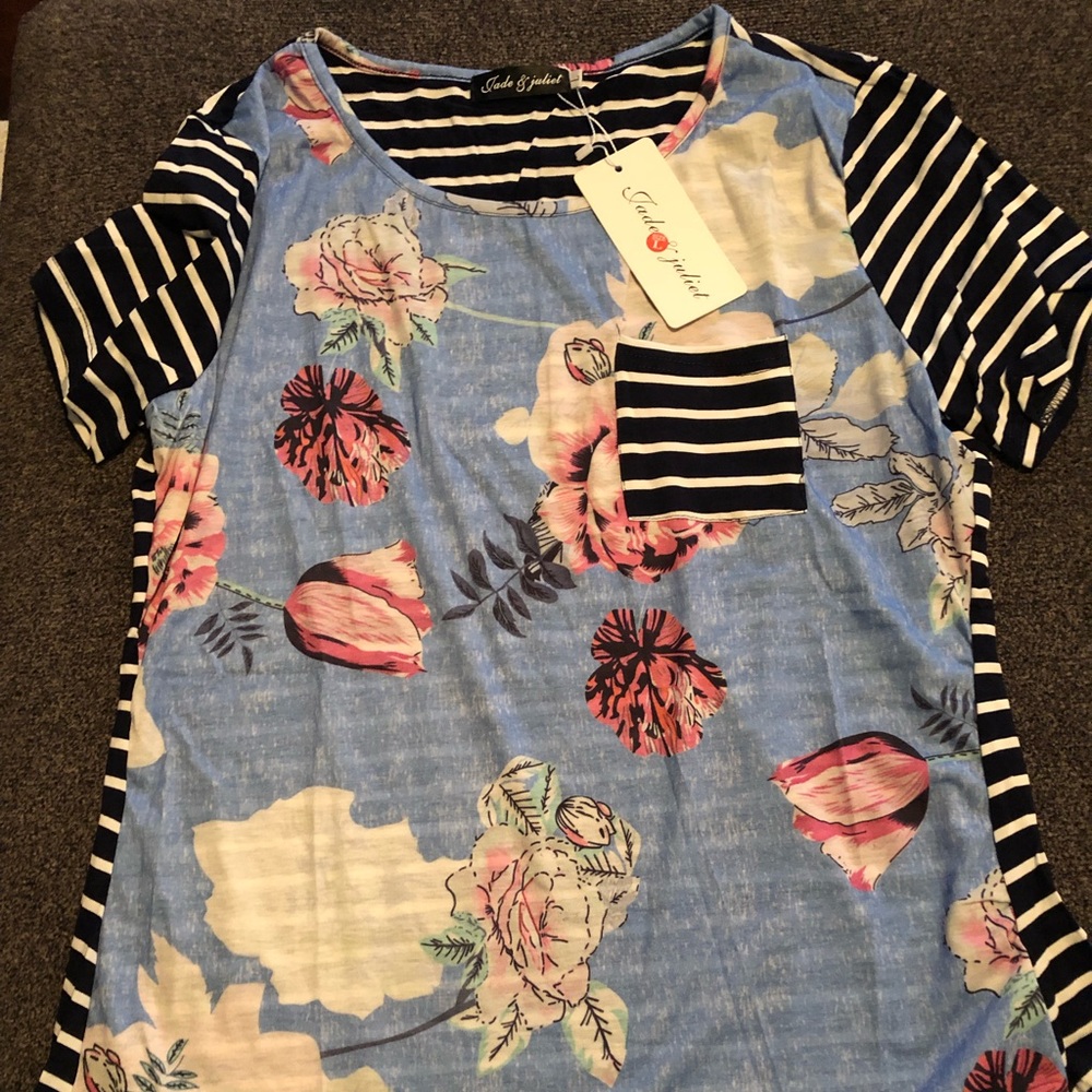 Floral tee with pocket